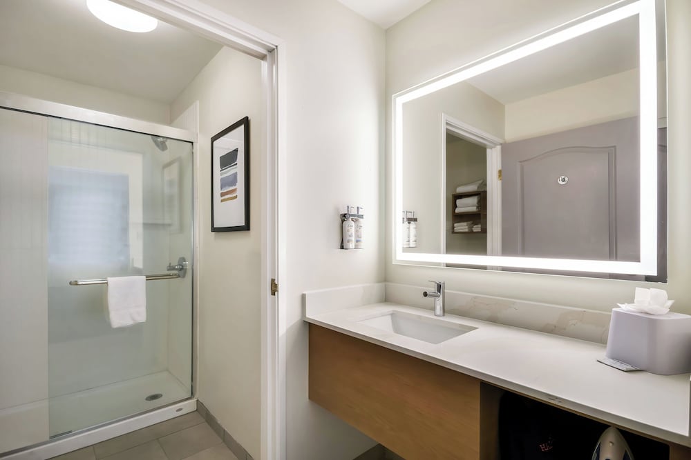 Staybridge Suites Toledo - Maumee 71/72