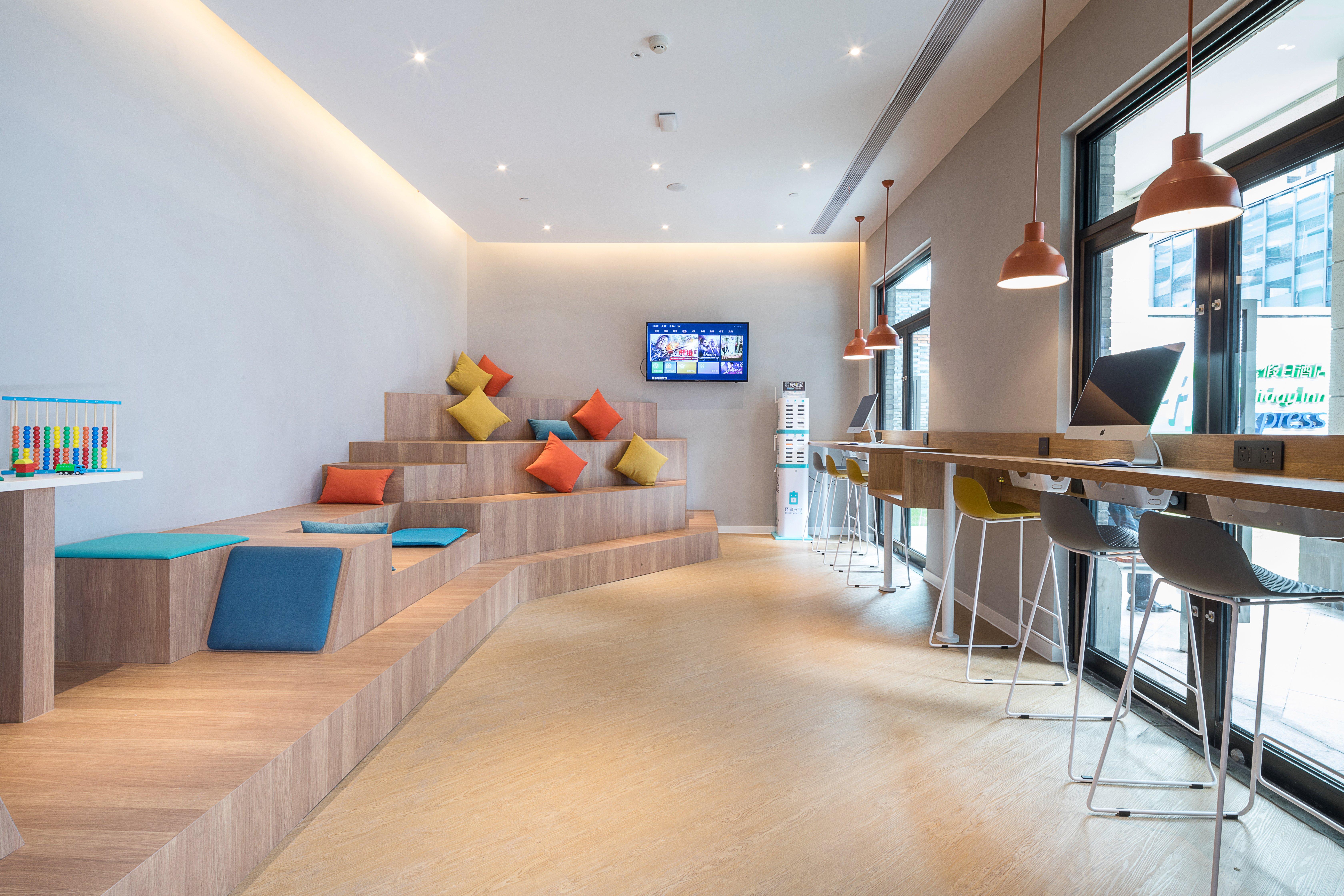 Holiday Inn Express Shanghai Tourism Zone 36/51