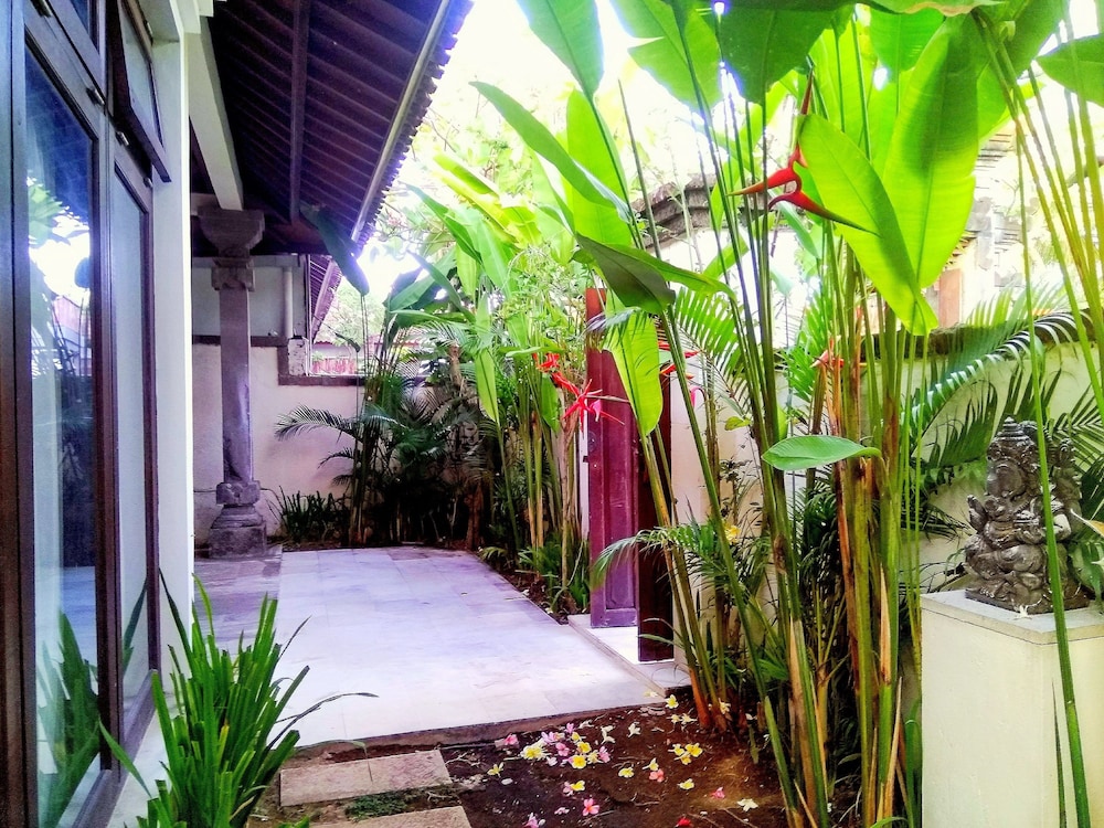 Nipuri Hotel 23/71