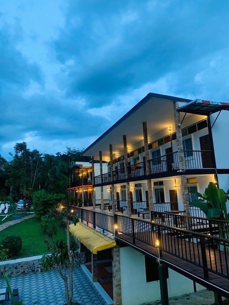 PECHMANEEKAN BEACH RESORT 10/71