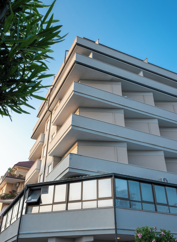 Hotel Riviera 1/46
