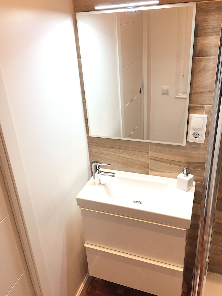 Hip Karma Hostel Shared Rooms 37/50