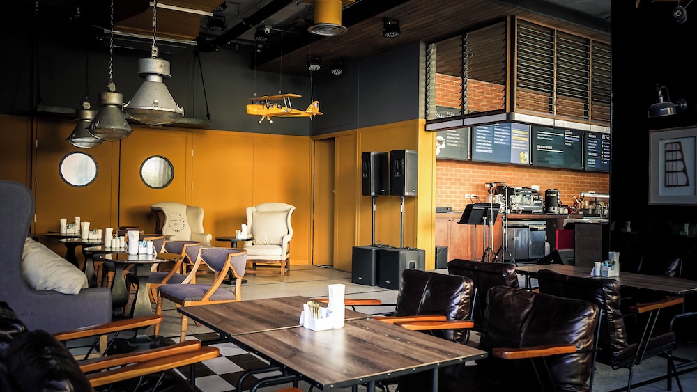 Sugar Marina Hotel AVIATOR Phuket Airport 52/60