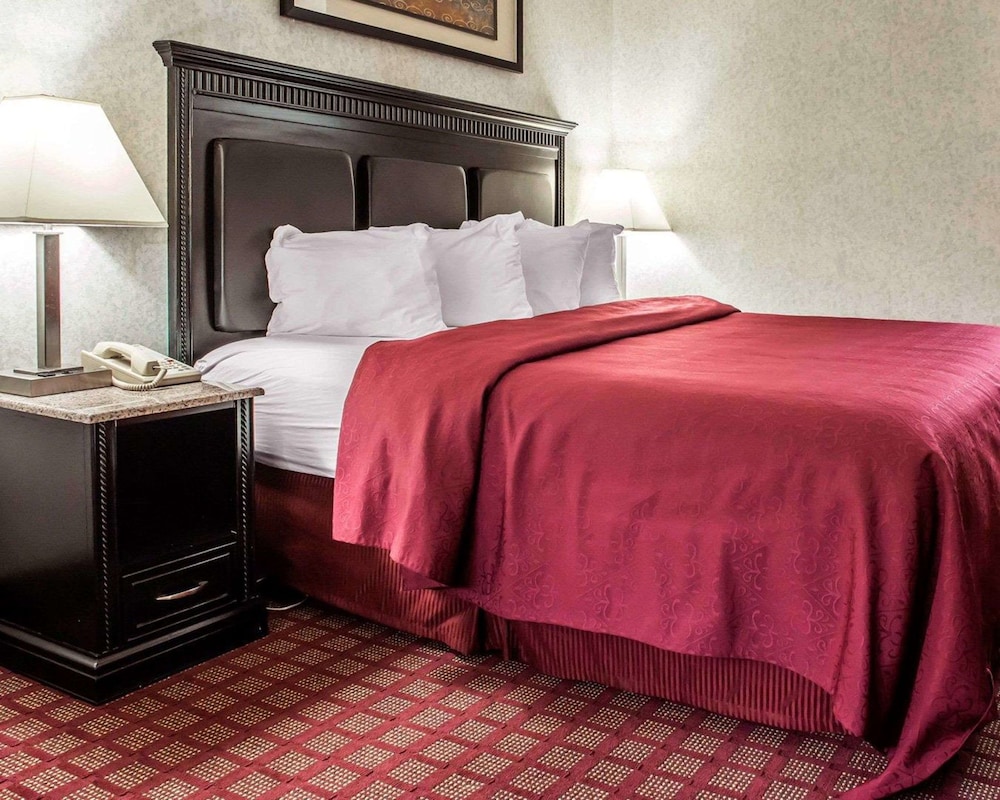 Quality Inn & Suites Gibsonia - Pittsburgh North PA 34/68