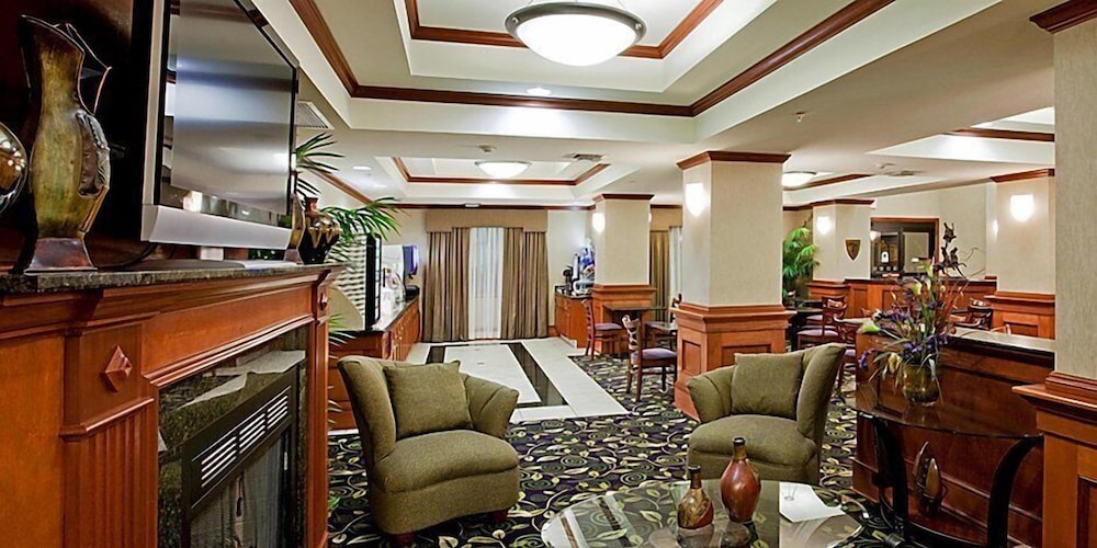 Holiday Inn Express Hotel and Suites Ada 35/57
