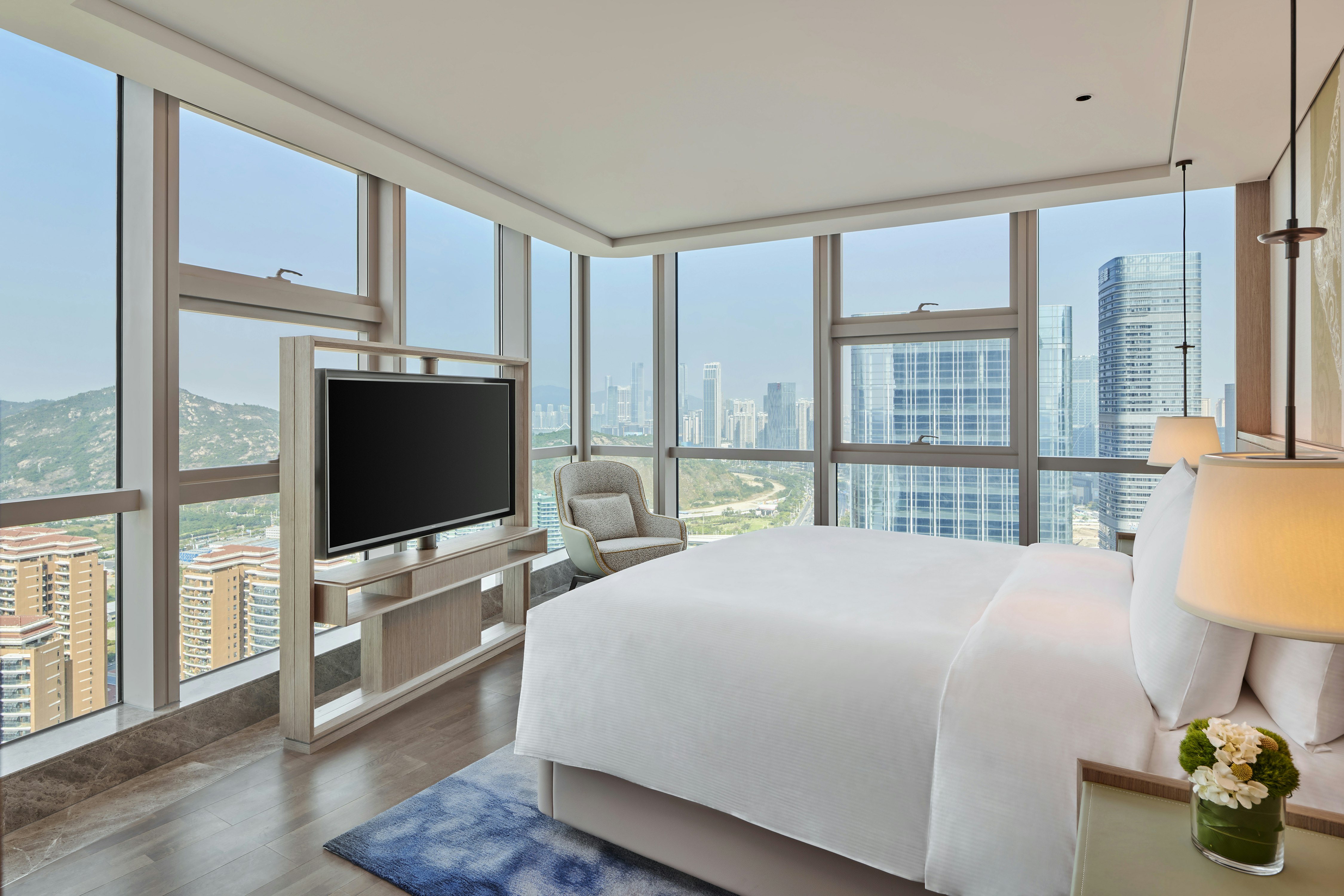 JUNIOR SUITE, KING BED