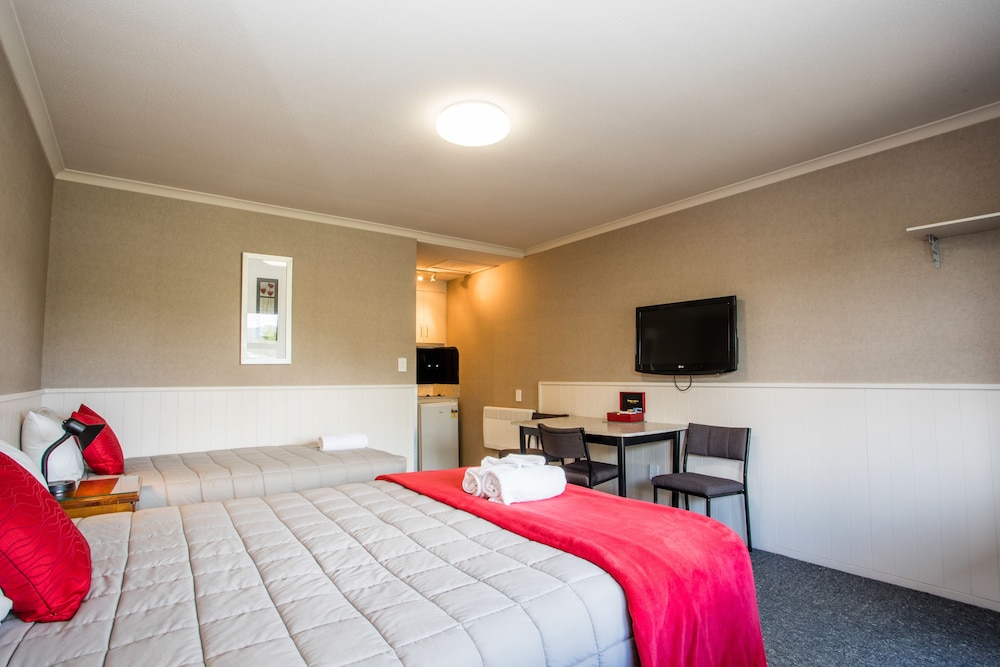 Motel, 1 Double and 1 Single Bed