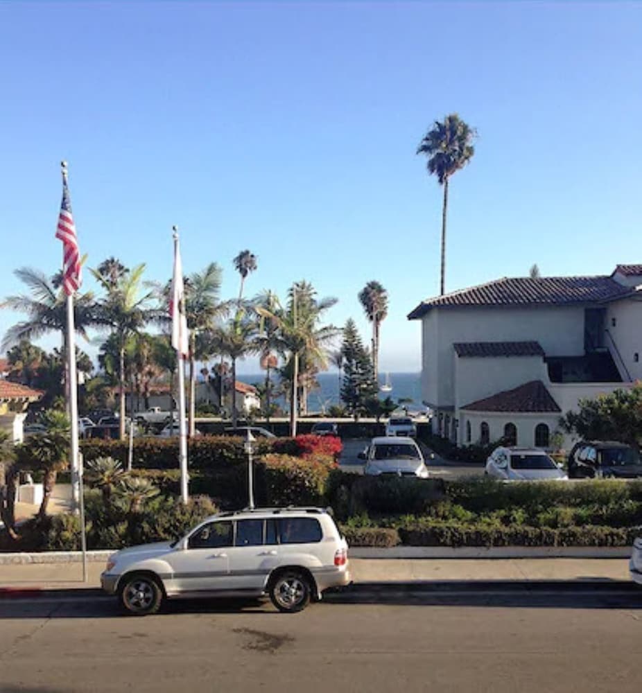 THE INN AT EAST BEACH 27/35