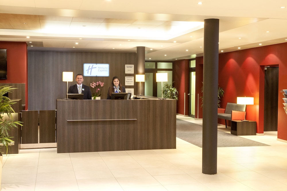HOLIDAY INN EXPRESS ZURICH AIRPORT 12/80