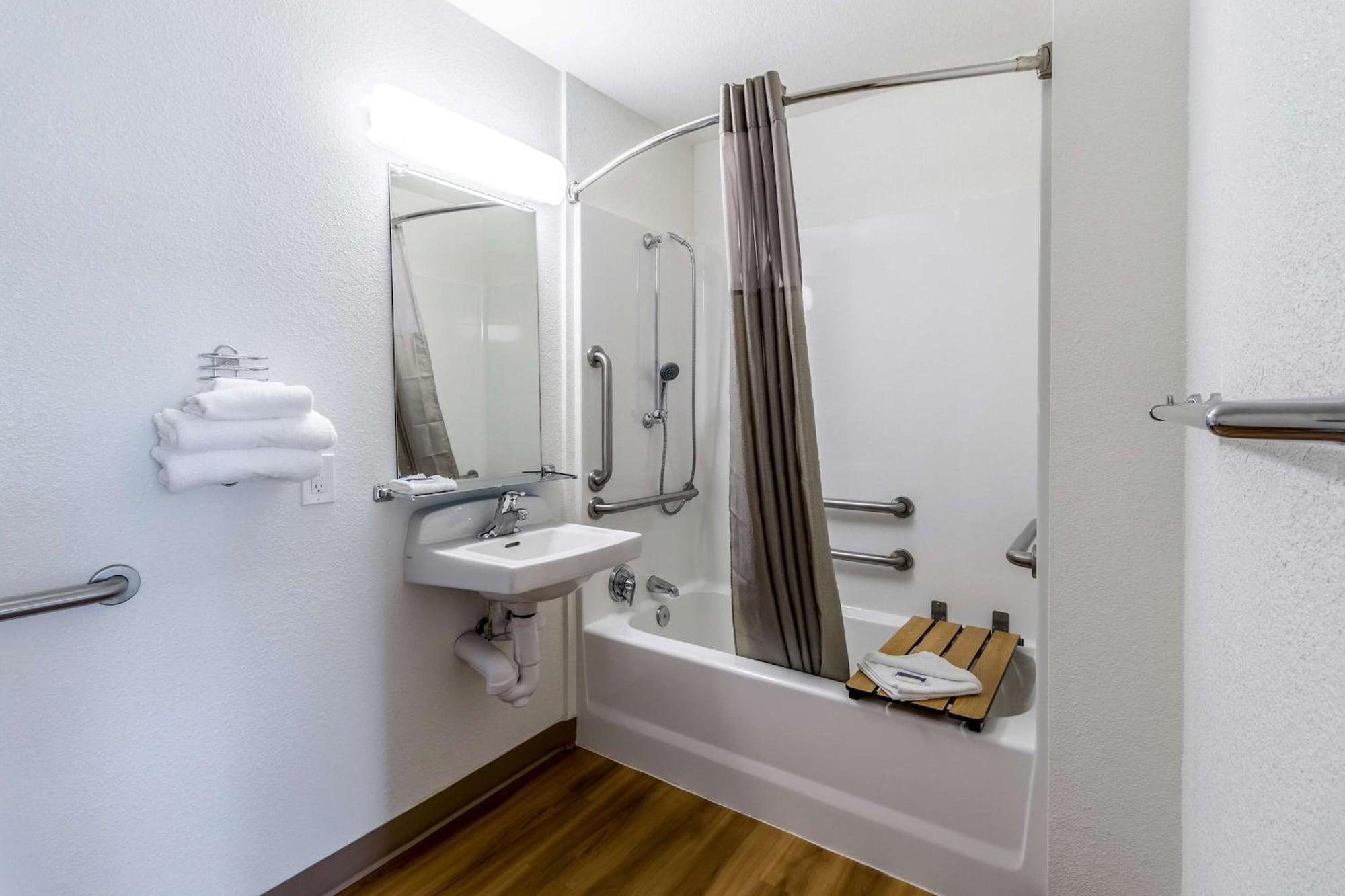 Deluxe, Multiple Beds، Motel6 Kirkland, WA - North Kirkland 8/9