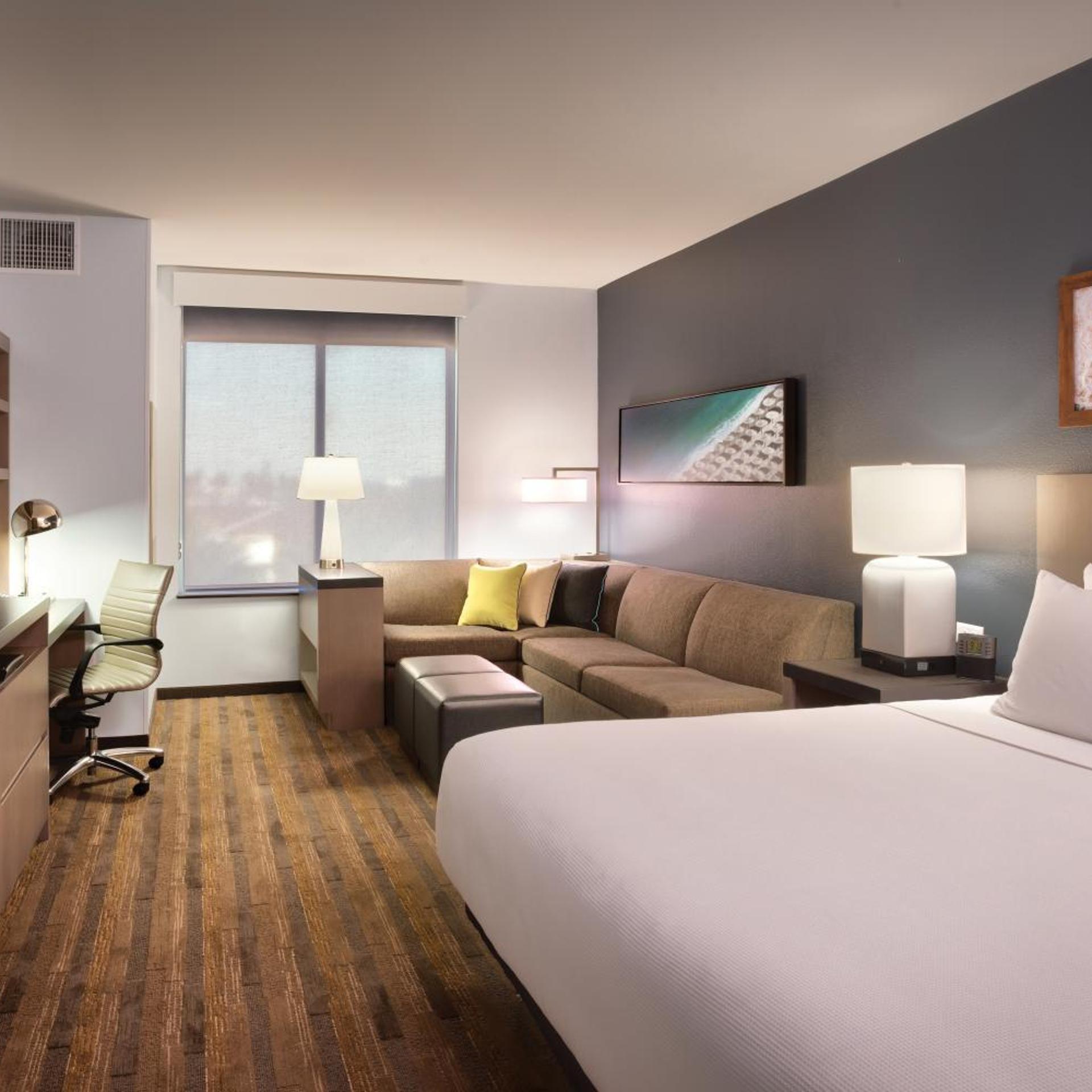 Room, King Bed, Den, Accessible
