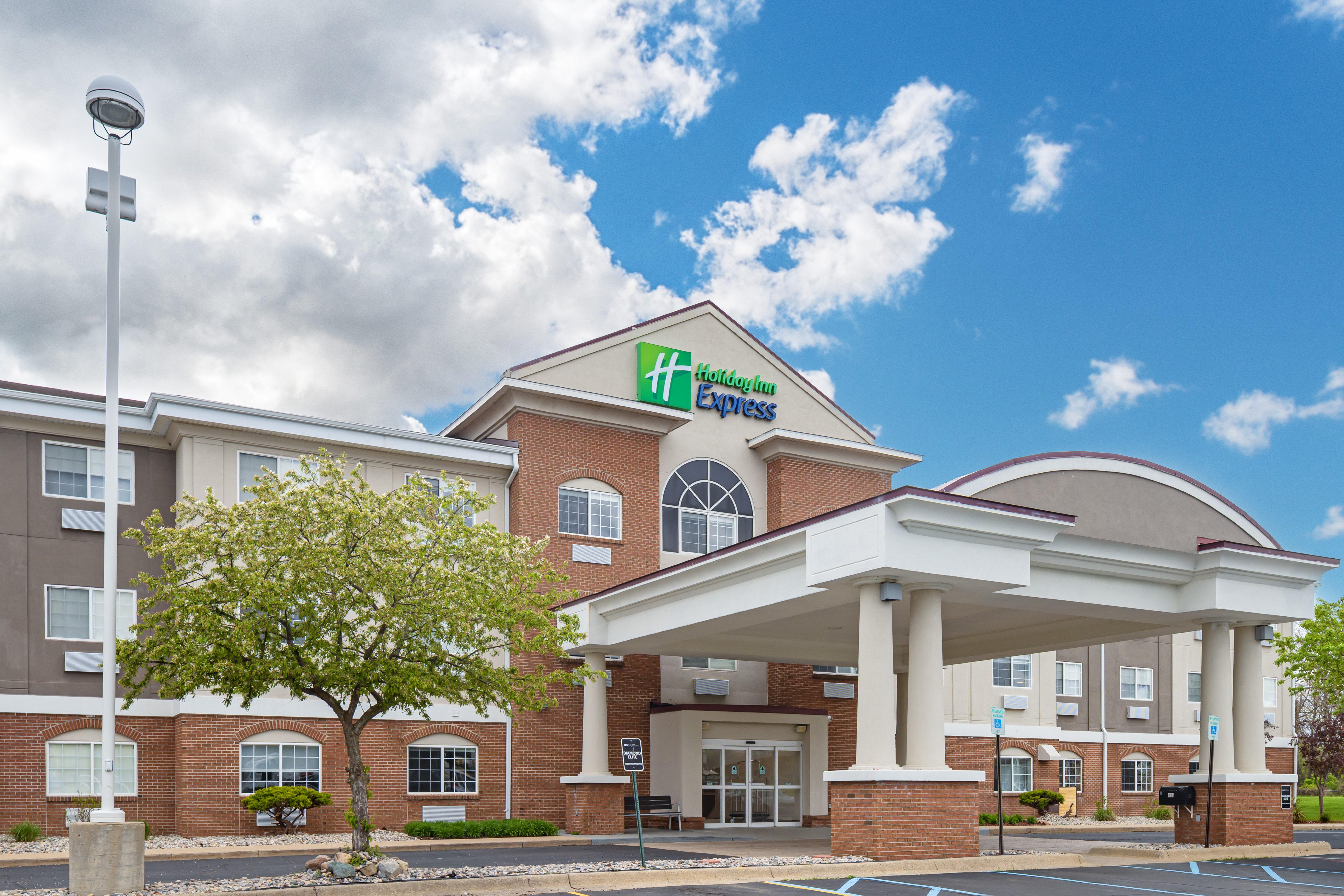 Holiday Inn Express Hotel Suites Charlotte 4/44