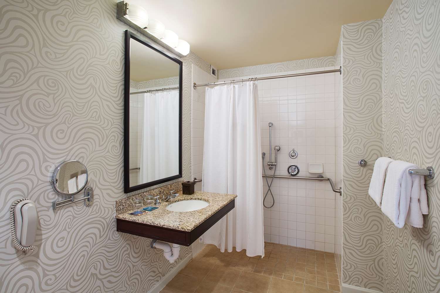 Deluxe, King Bed, Accessible, Juniper Hotel Cupertino, Curio Collection By Hilton 2/2