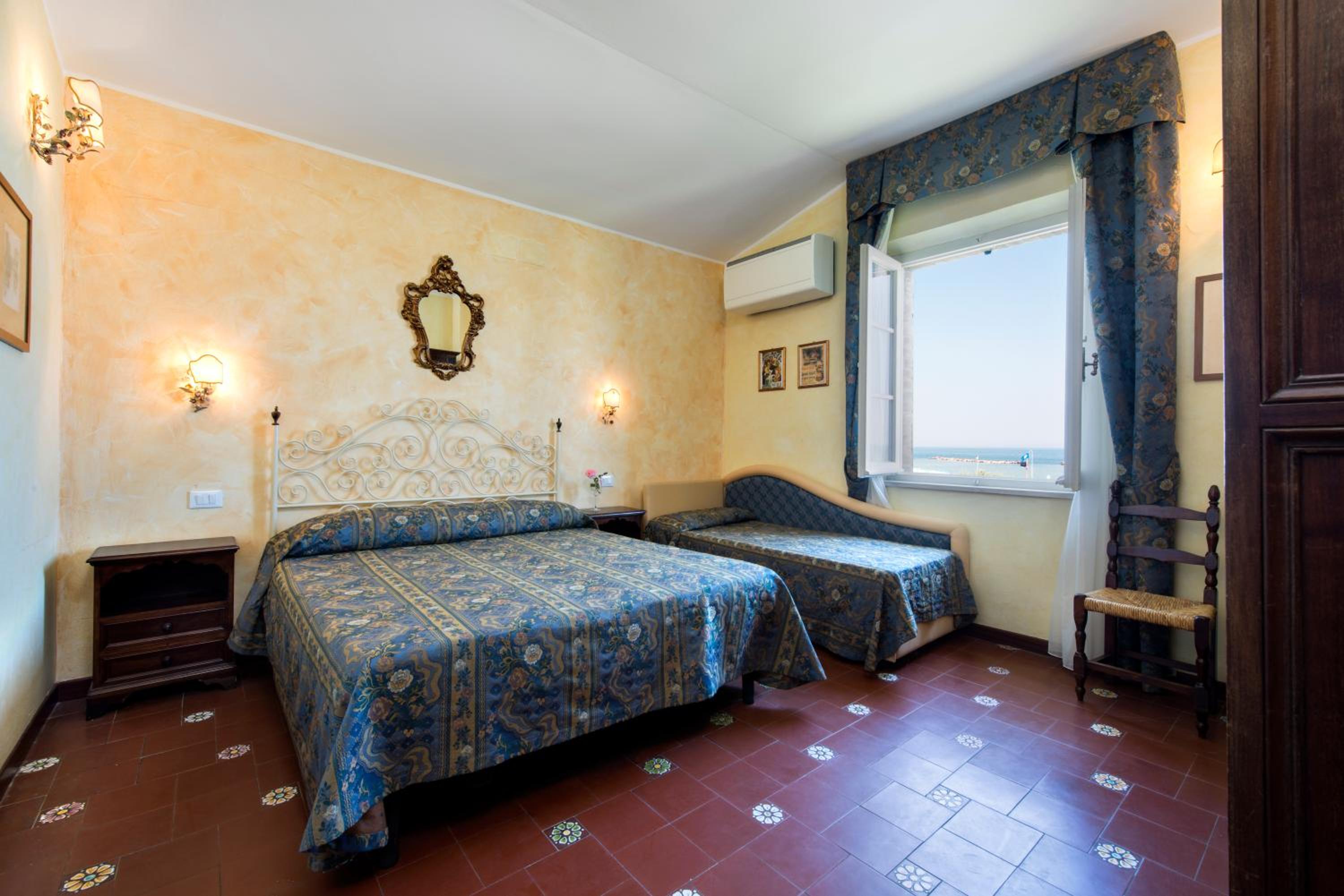 Deluxe, Double Bed