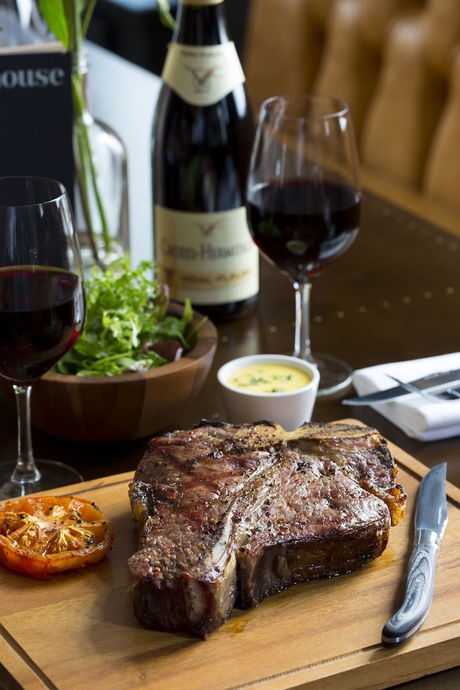 The Porterhouse Grill & Rooms 14/50