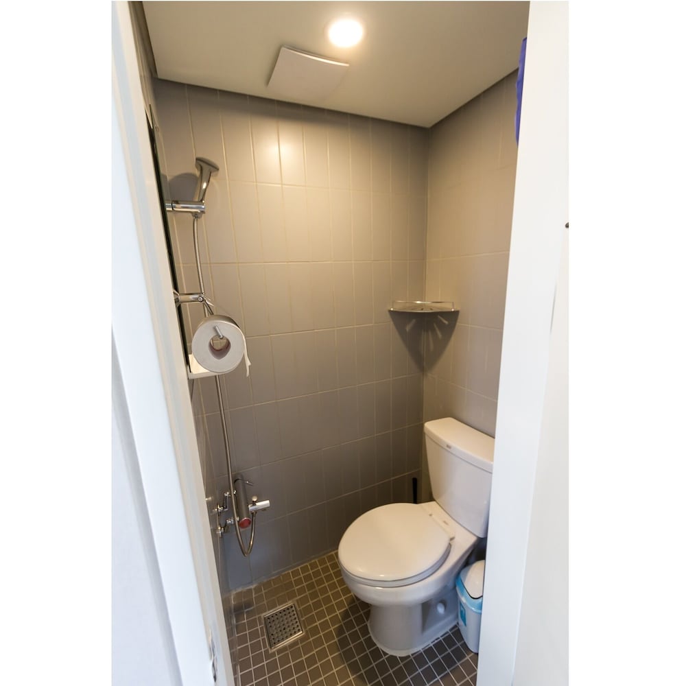 Inside Busan Hostel 40/50