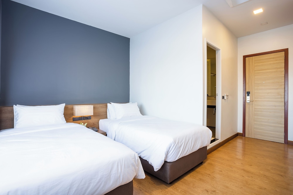 Deluxe, Twin Beds, No Window