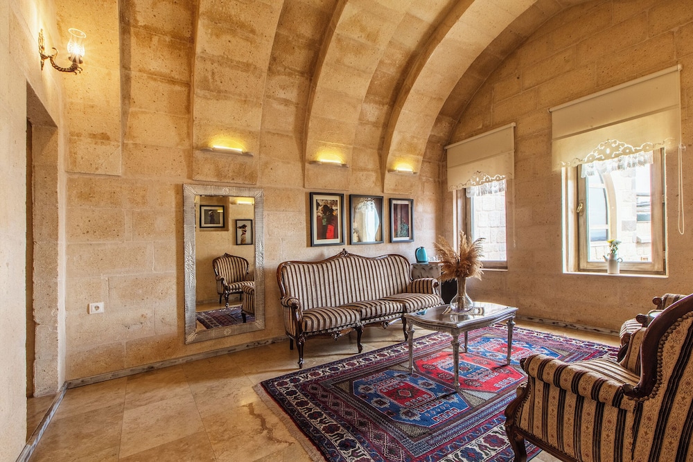 Karlik Cave Suite 29/50