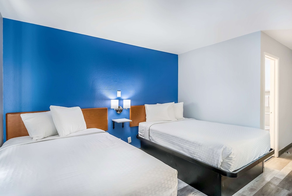 Americas Best Value Inn East Peoria 17/34