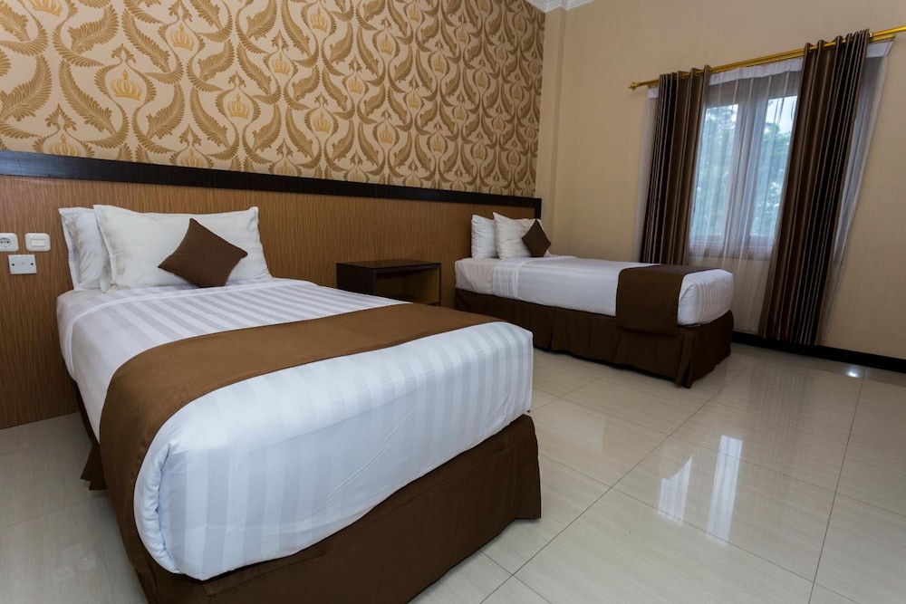 Sylvia Hotel Maumere 17/57