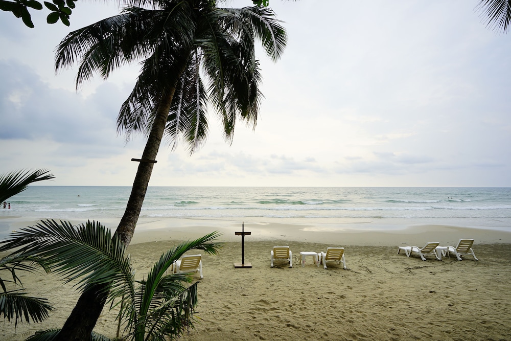Apple Beachfront Resort 49/69
