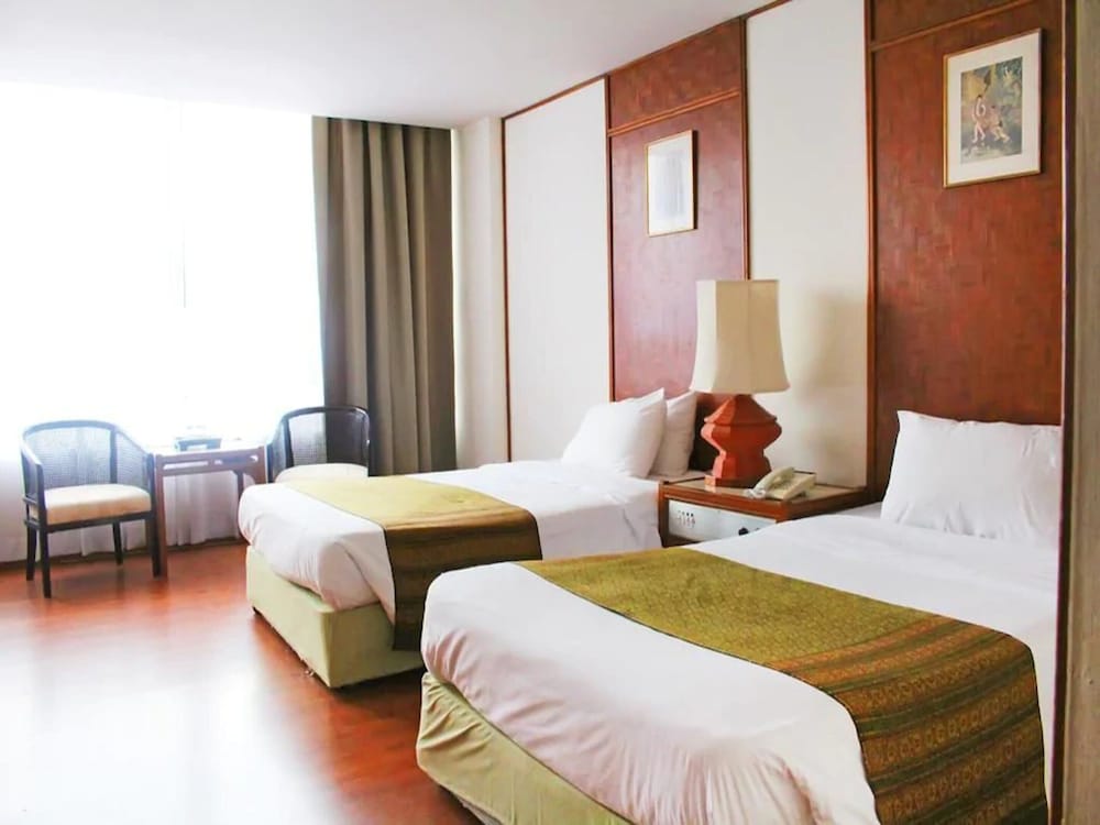Chiang Mai Orchid Hotel 12/64