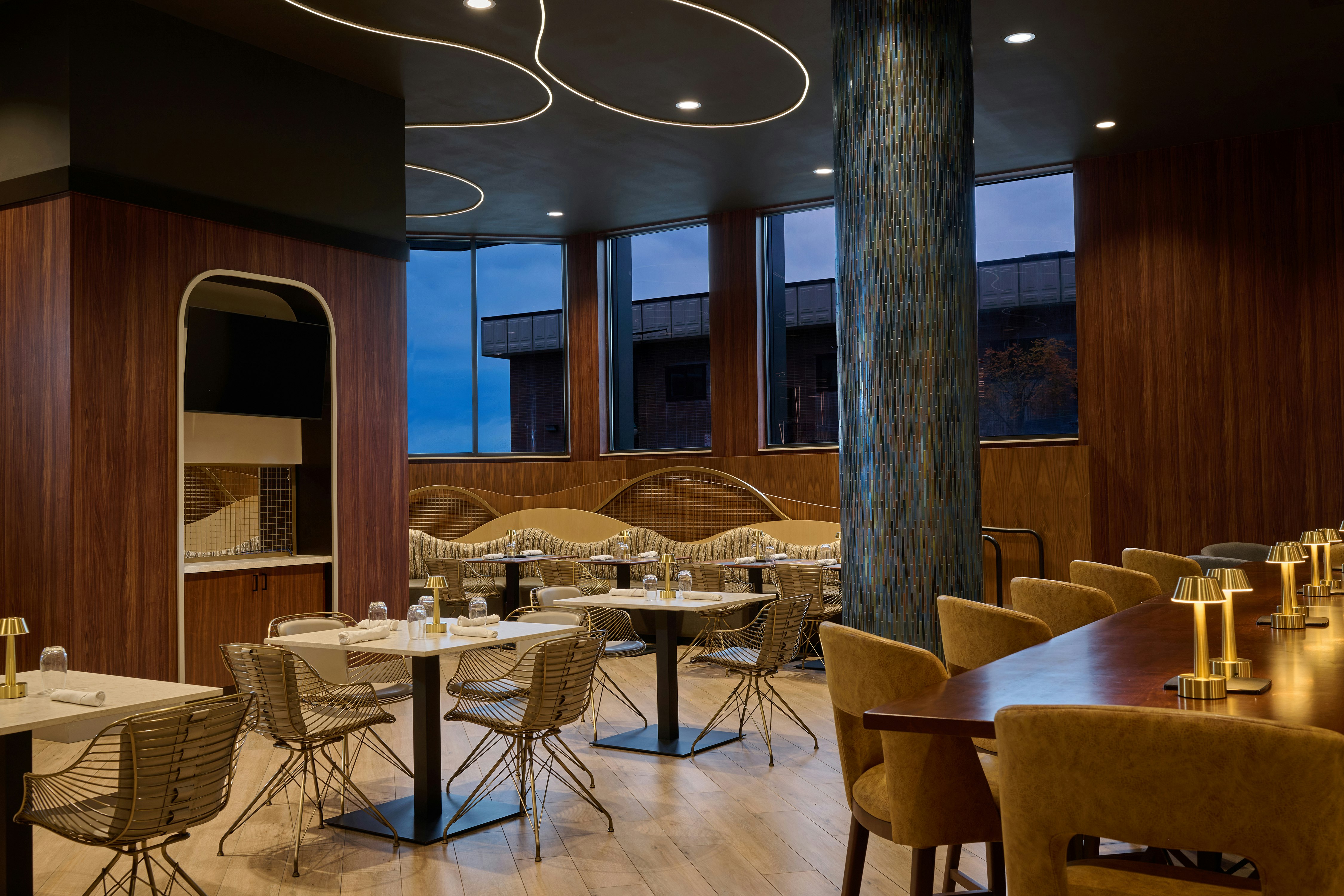 Hilton Anchorage 40/64