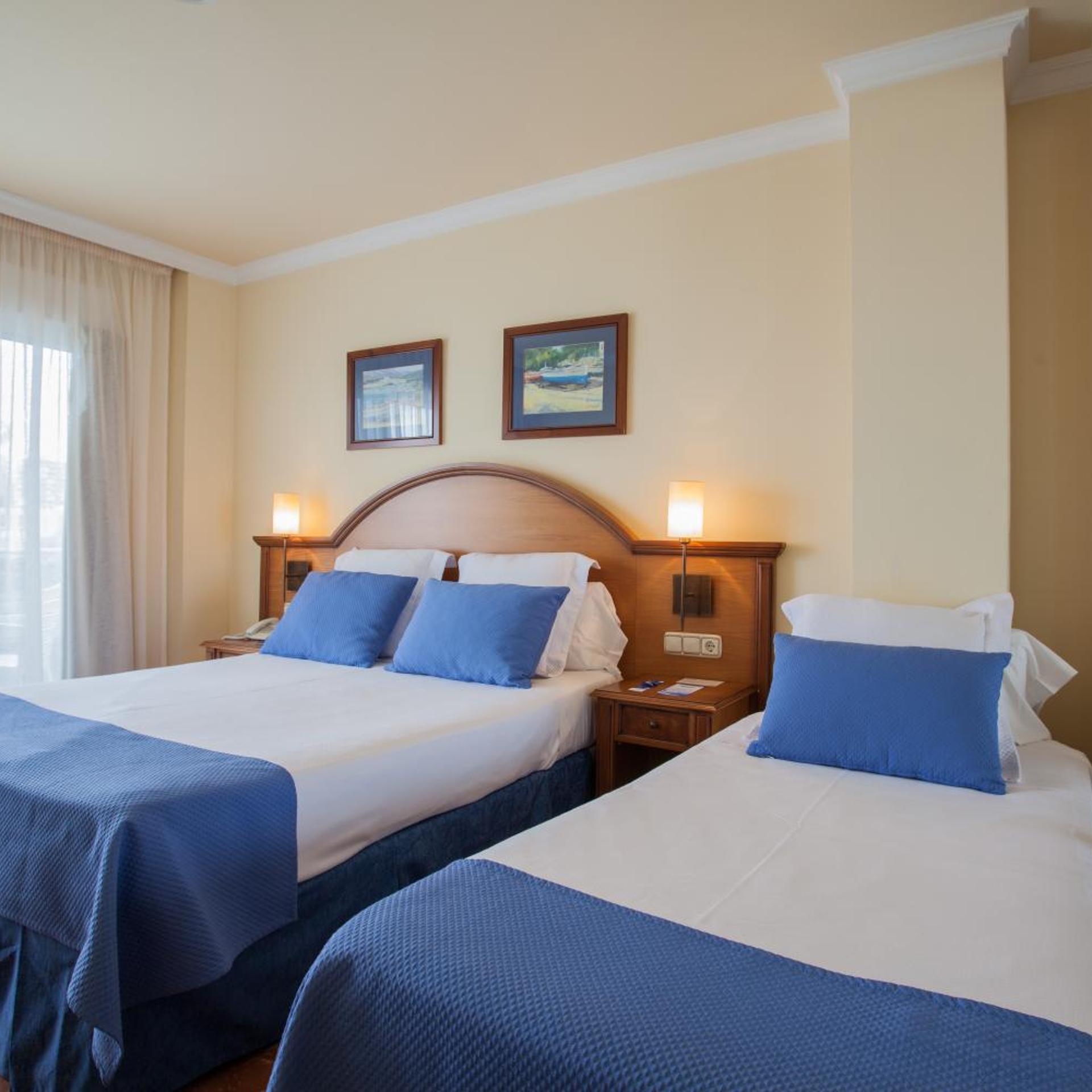Room, Double Bed, with Extra Bed, Lateral Side Sea View