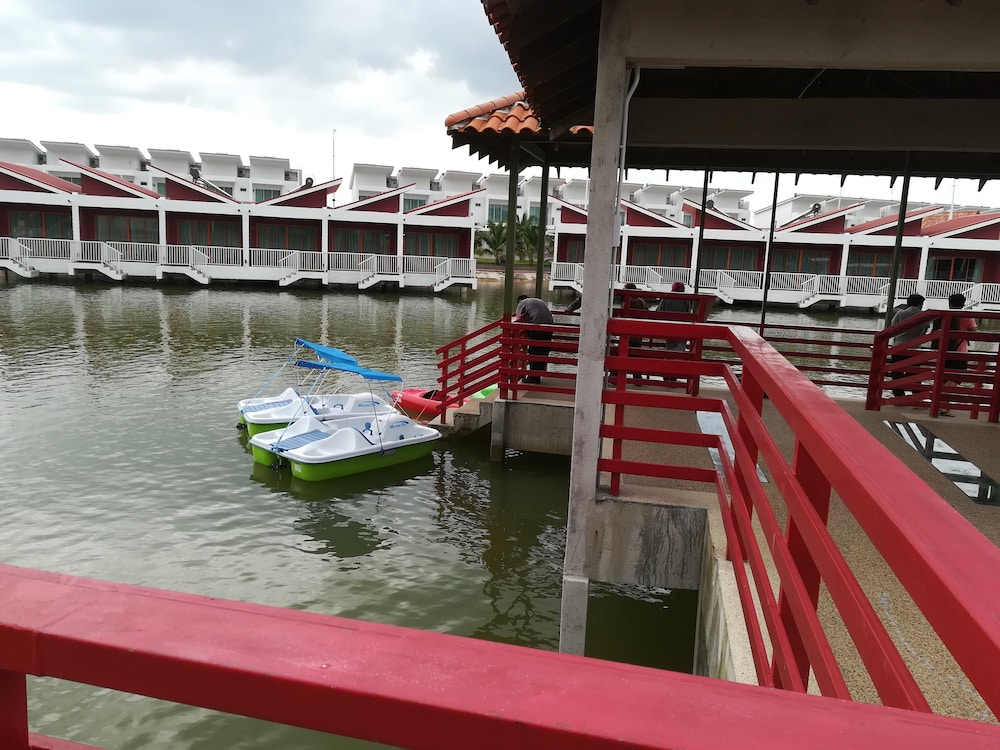 Tasik Villa International Resort 42/72