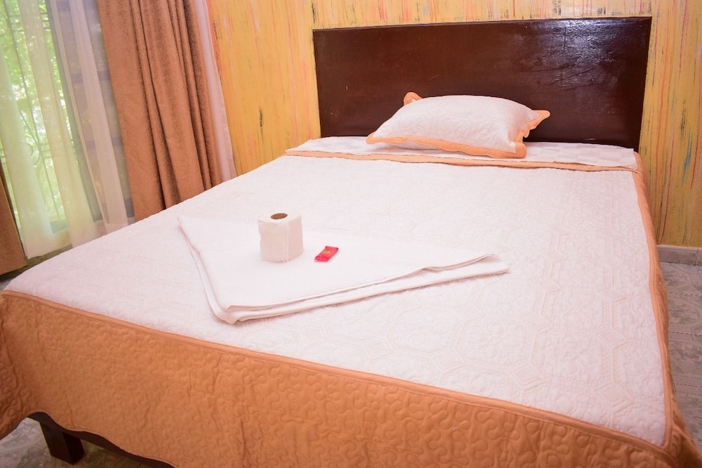 Deluxe, Single, Queen Bed