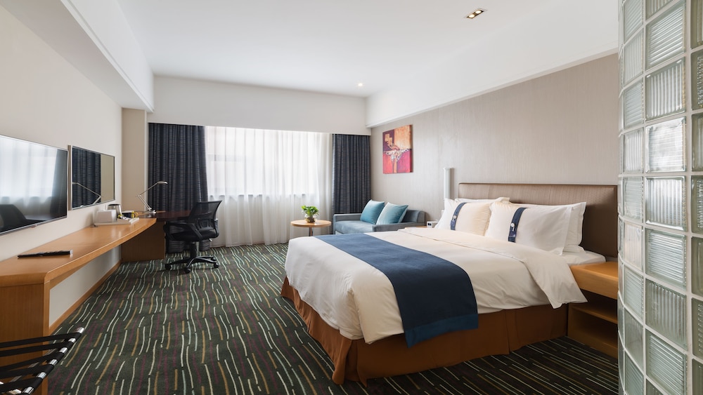 Holiday Inn Express New Jinqiao 18/35