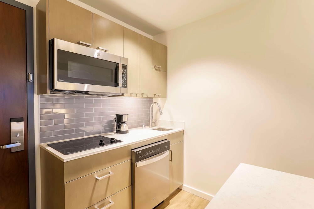 Hyatt House Davis 28/28