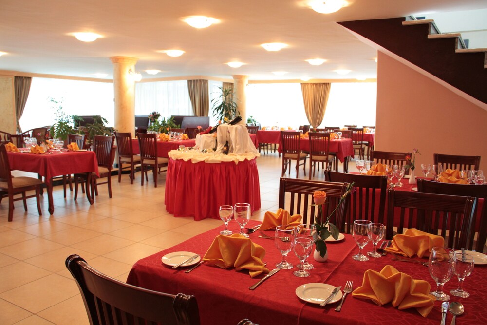 Kaleb Hotel 35/50