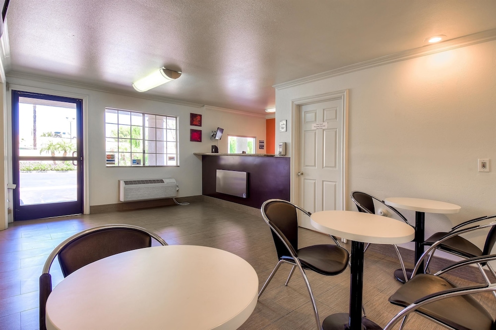 Motel6 Menifee, CA 54/71