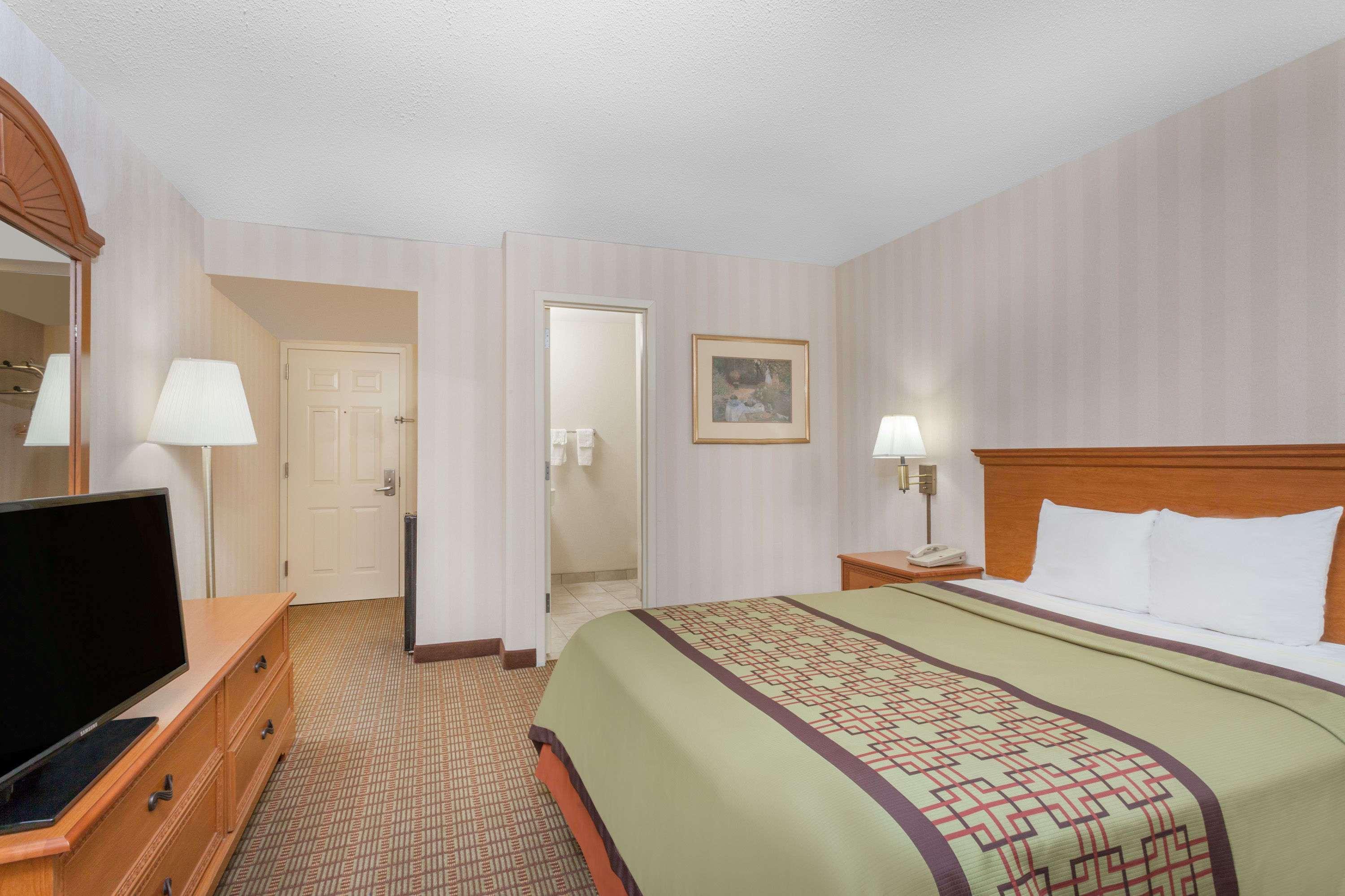 Room, Queen Bed