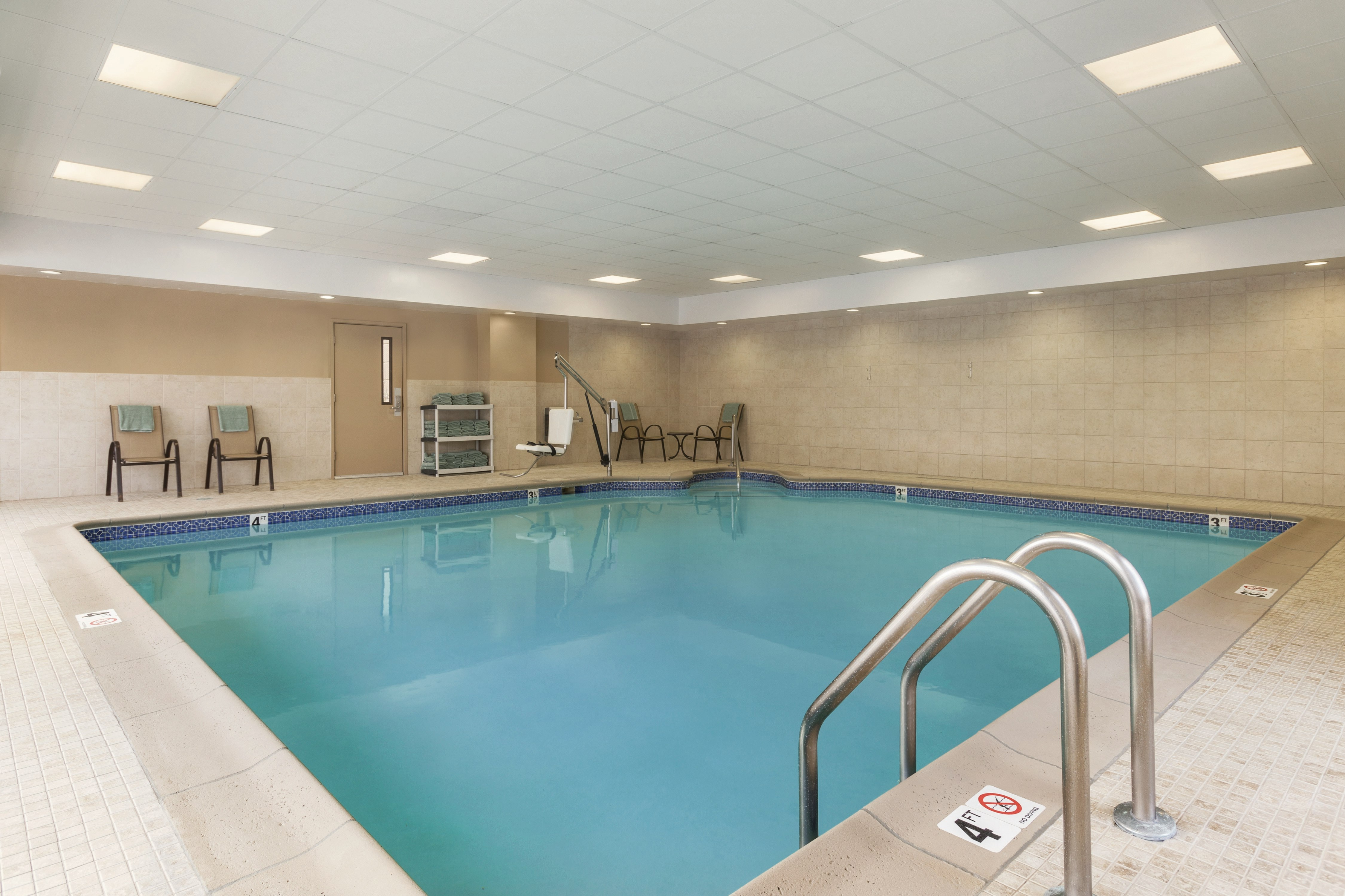 Hampton Inn & Suites Greenfield 13/29