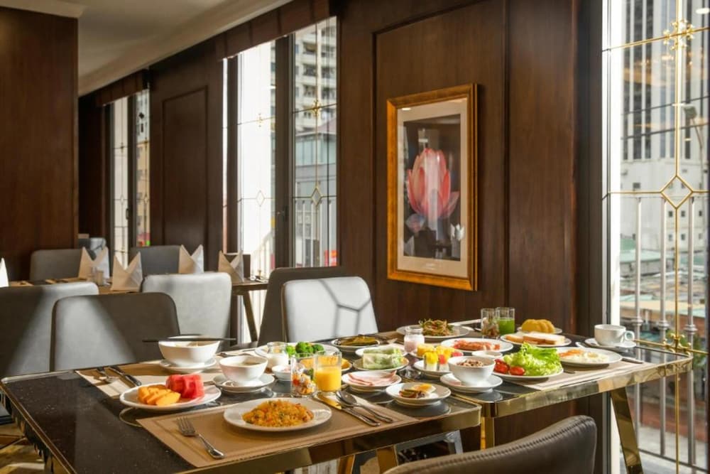 Golden Lotus Luxury Hotel Da Nang 38/50
