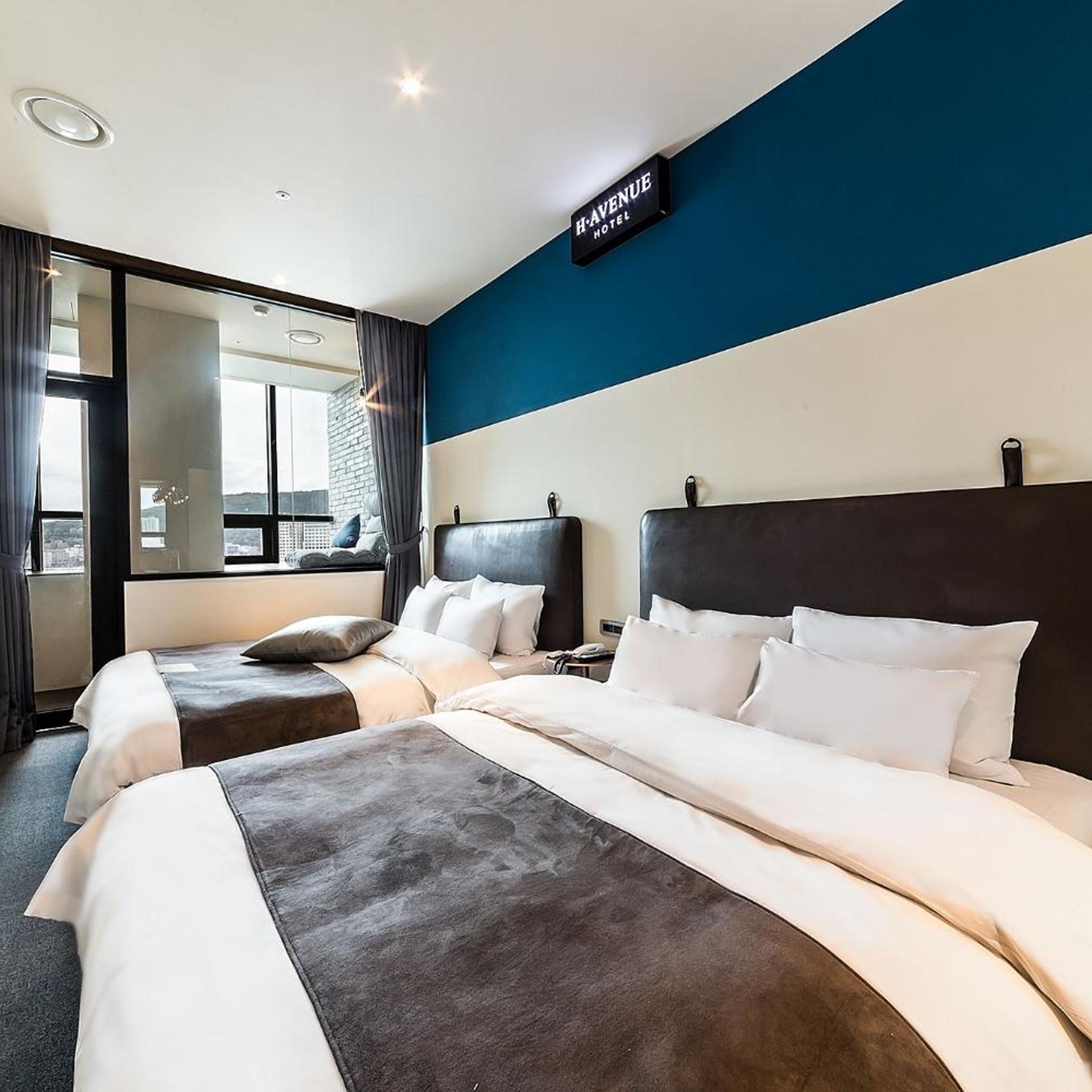 Room, Double or Twin Bed, Lateral Side Sea View، H Avenue 3/10