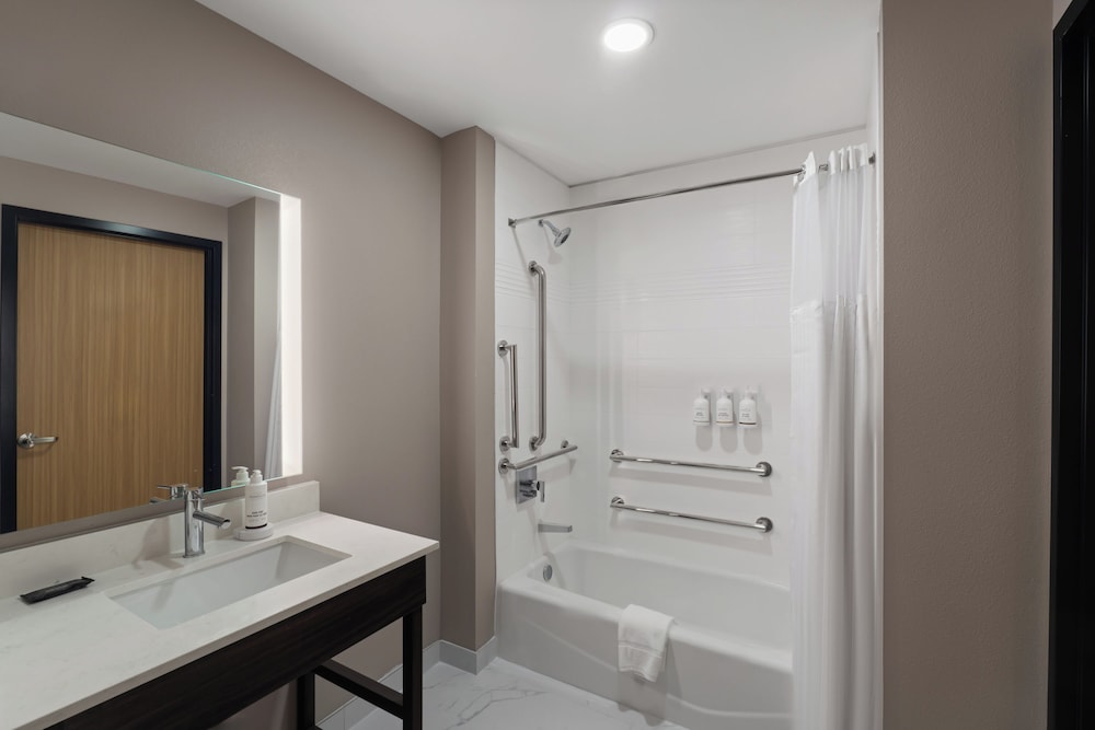 La Quinta Inn & Suites by Wyndham Tracy 52/53