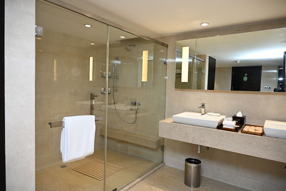 The Lalit New Delhi 62/63