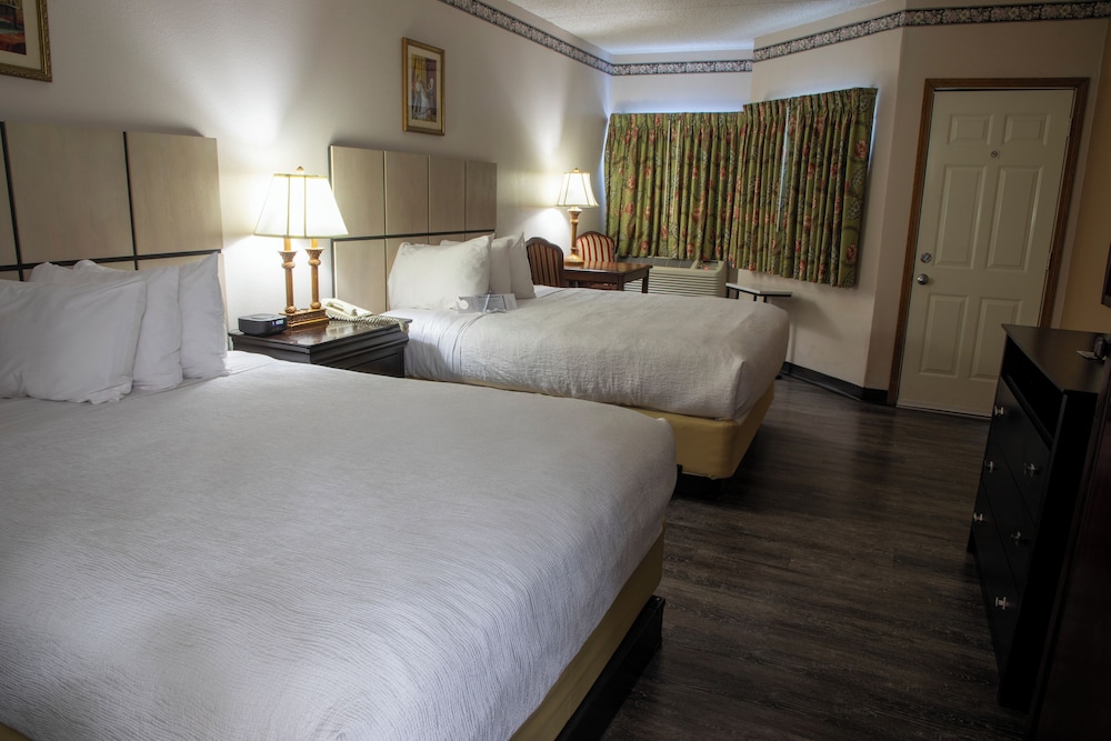 DELUXE, 2 QUEEN BEDS, PET FRIENDLY