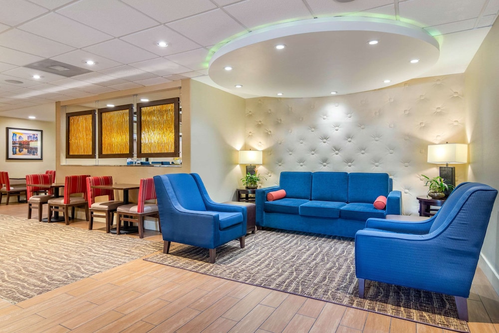 Spark by Hilton Atlanta Airport South College Park 23/36