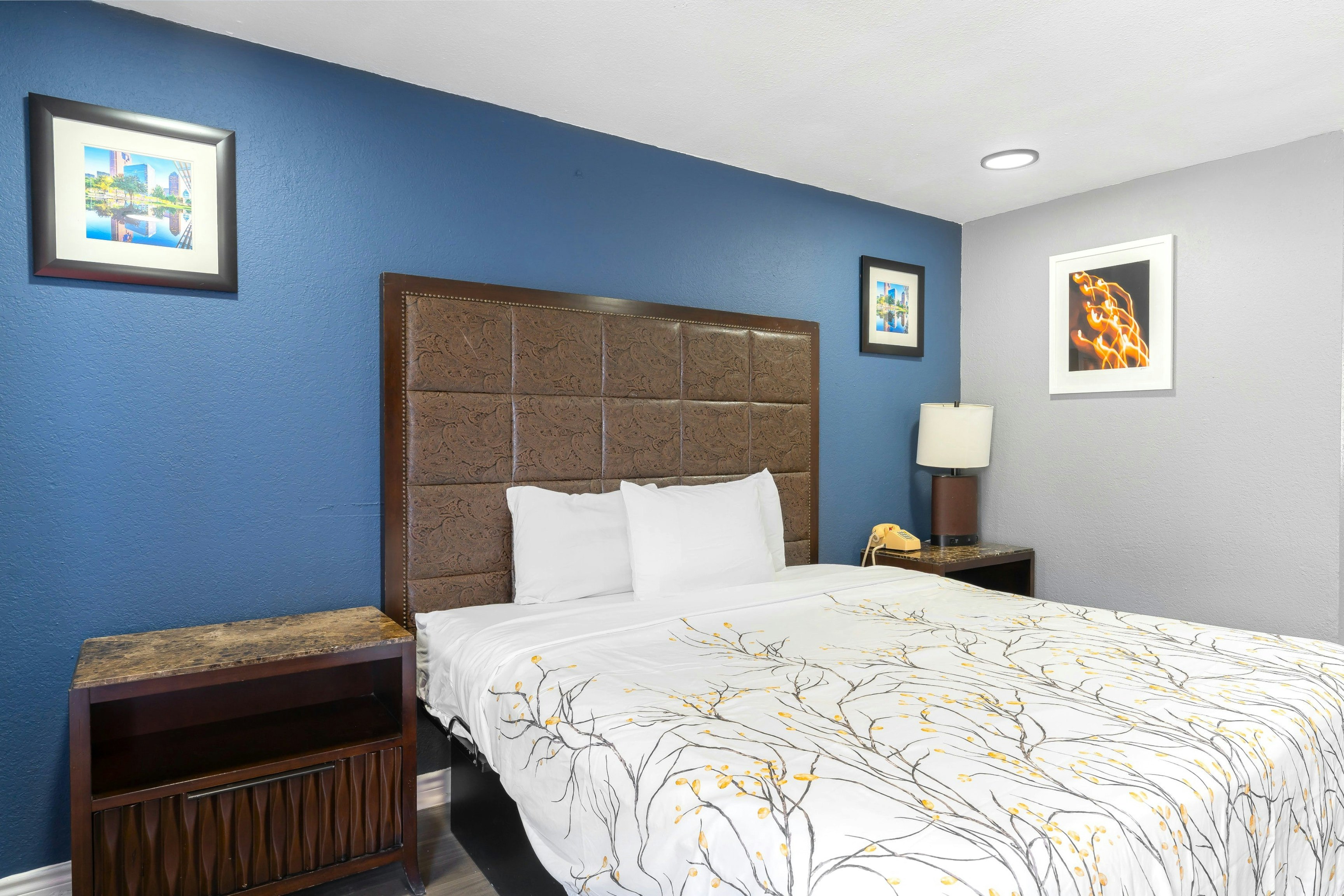Golden Inn Dallas by Hotel O 6/50