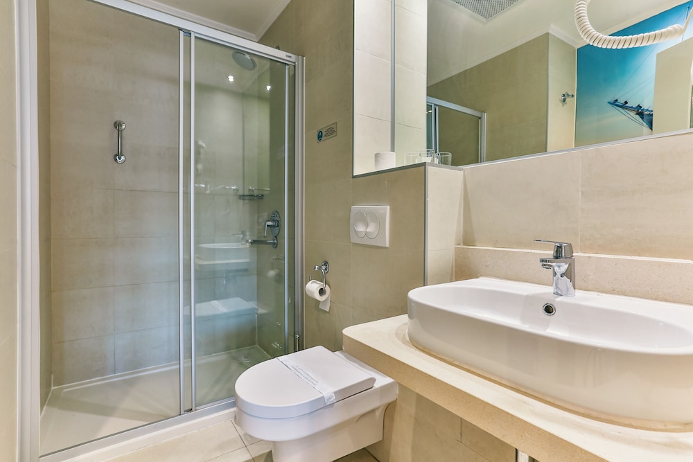 Carine Hotel Delfin 39/40