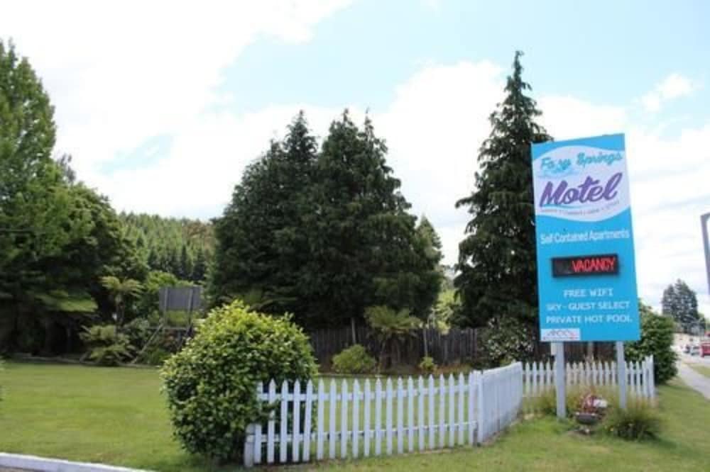 Fairy Springs Motel 5/59