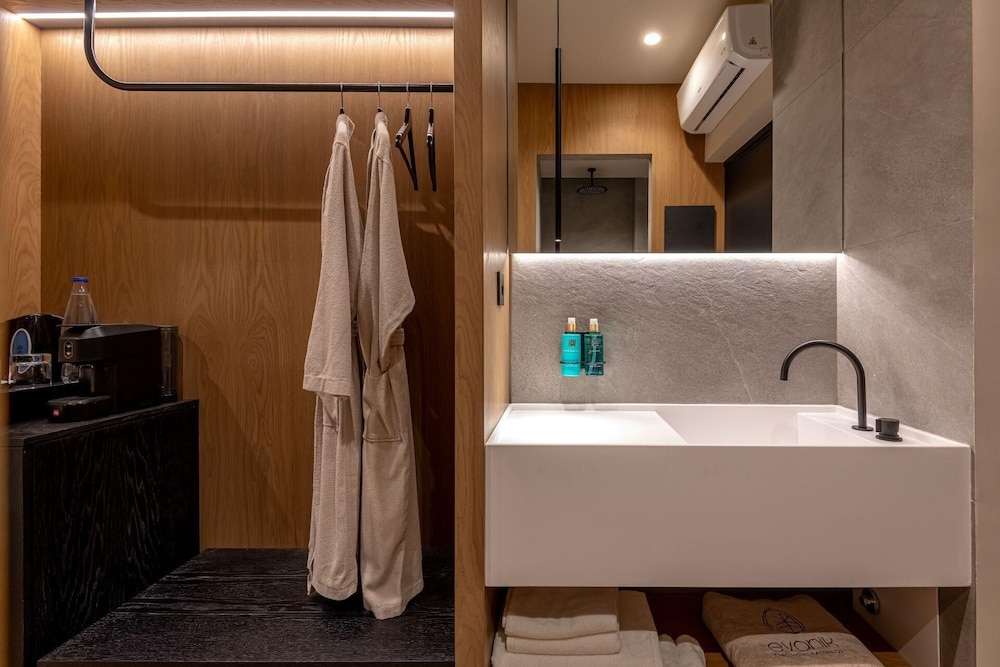 Evanik Chic Hotel 46/48