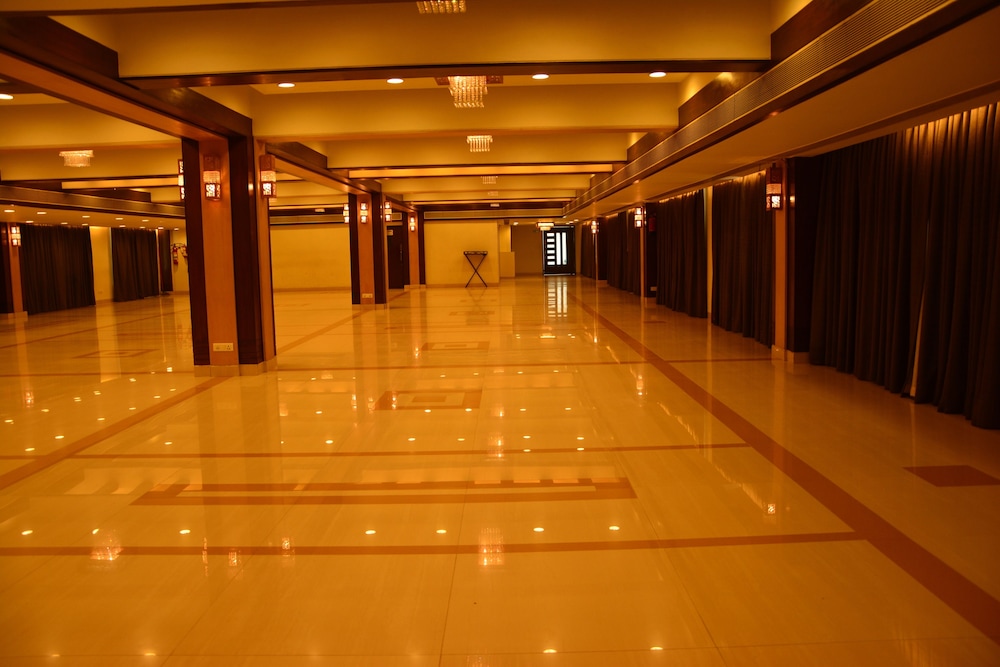 PLATINUM RESIDENCY HOTEL 20/28