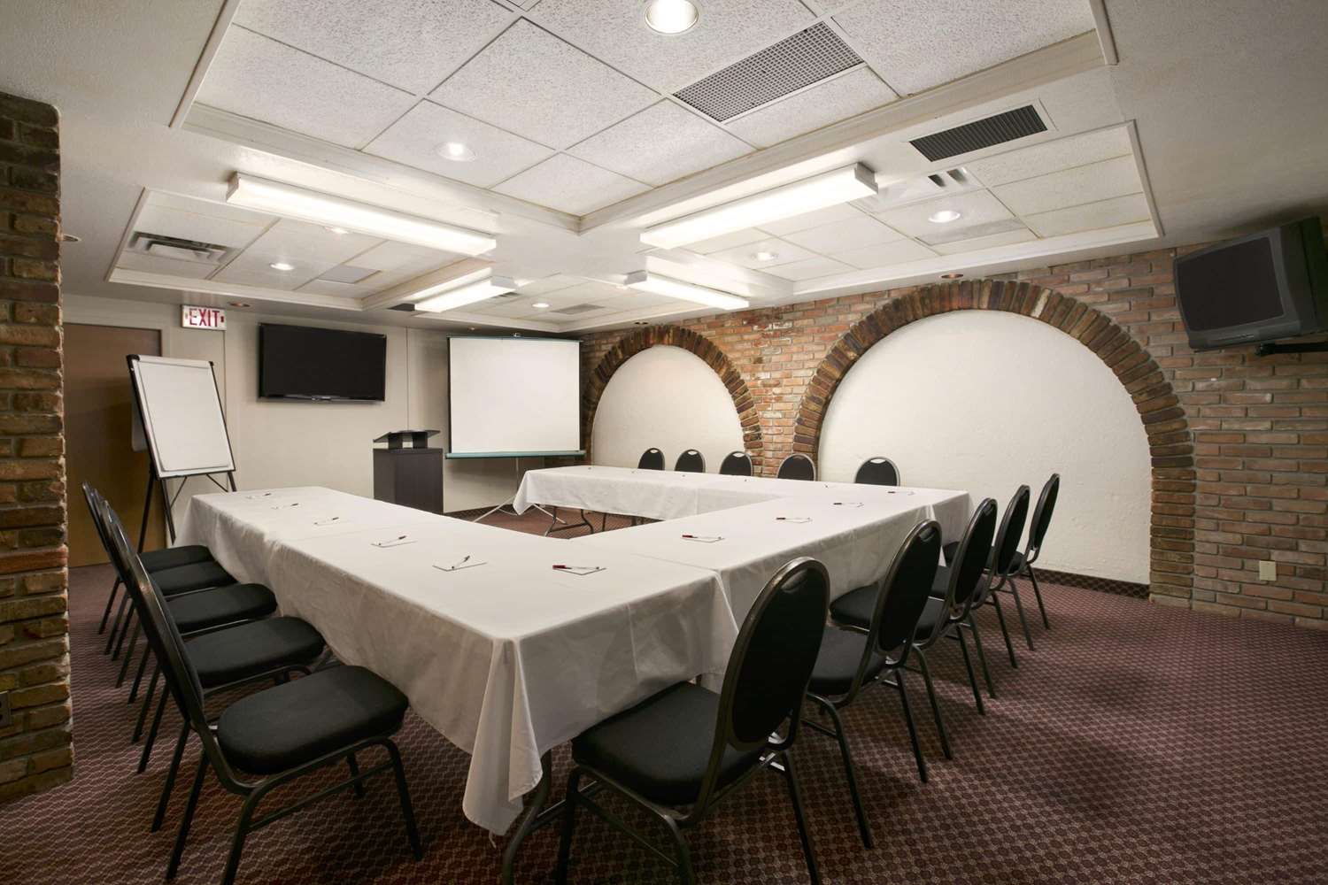 Ramada By Wyndham Lethbridge 16/19