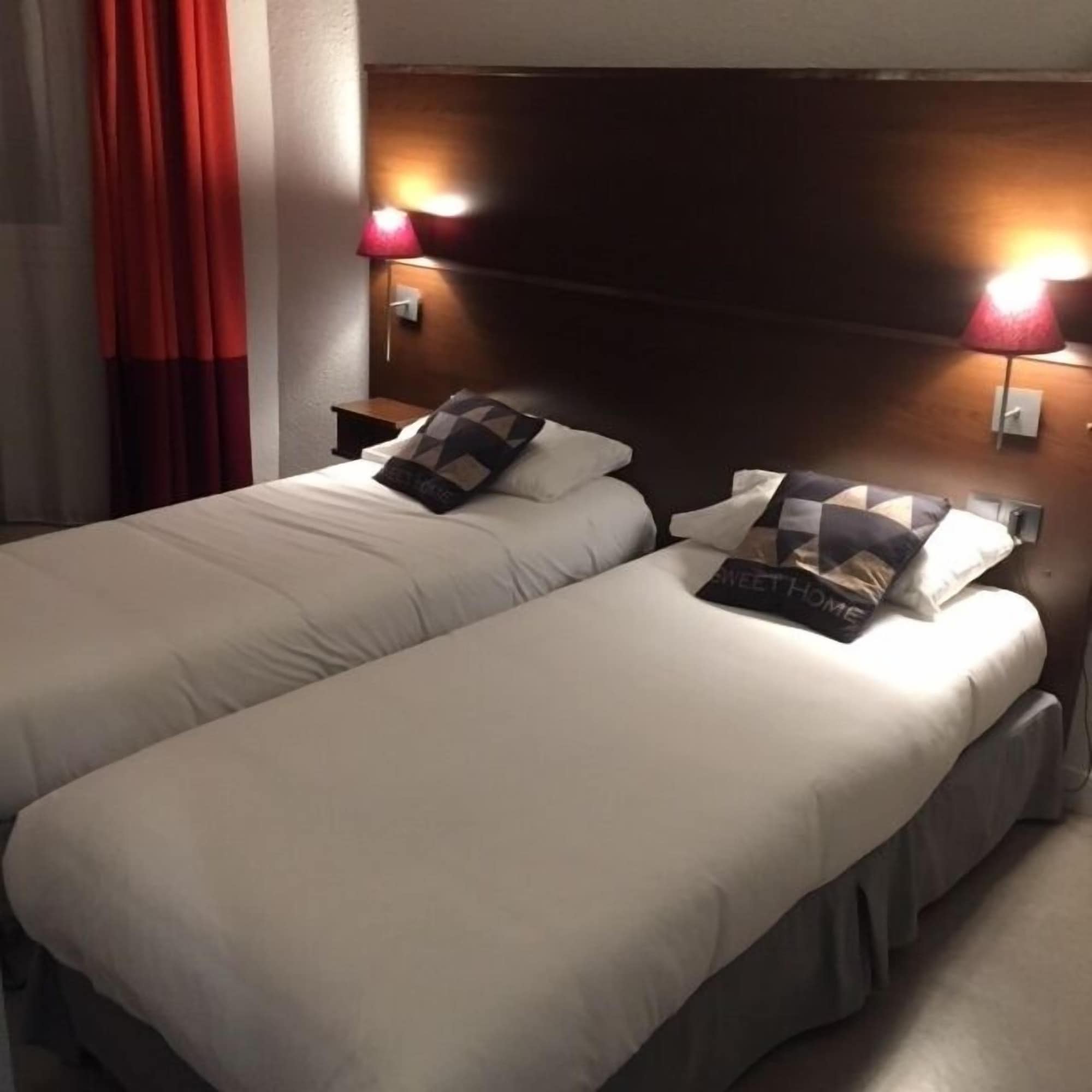 Classic, Twin Beds