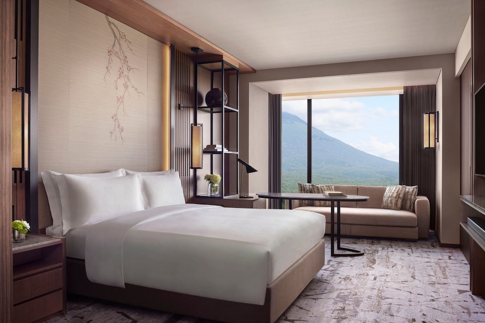 Higashiyama Niseko Village, a Ritz-Carlton Reserve 13/42